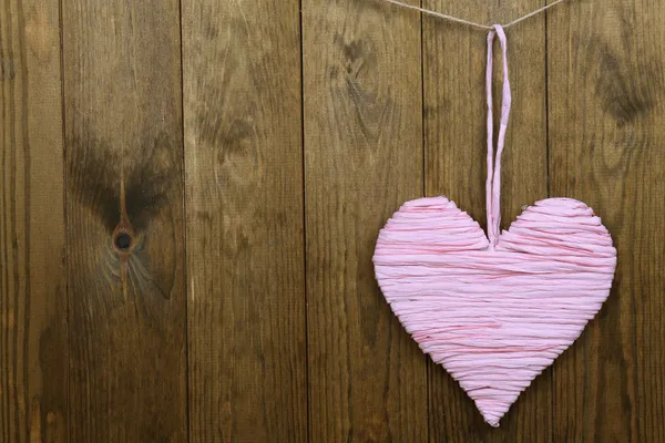 Corazón decorativo sobre fondo de madera —  Fotos de Stock