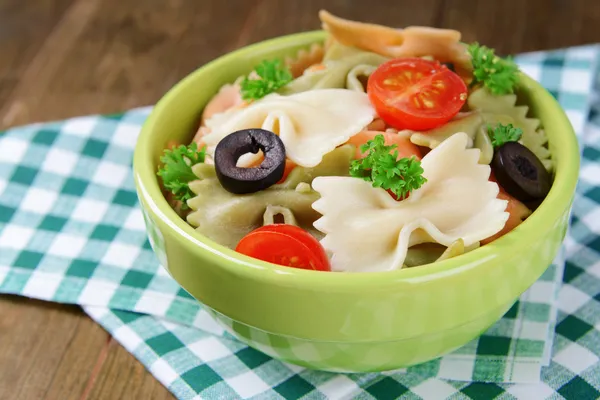 Delicious pasta with tomatoes on plate on table close-up — Stock Photo, Image