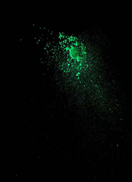 Мука на темно-зеленом фоне — стоковое фото