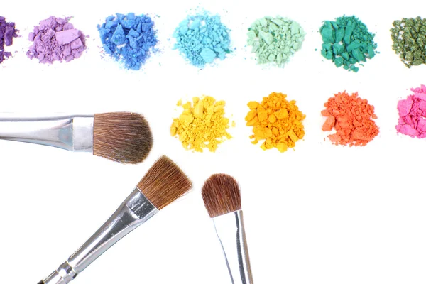 Rainbow crushed eyeshadow and professional make-up brush isolated on white — Stock Photo, Image