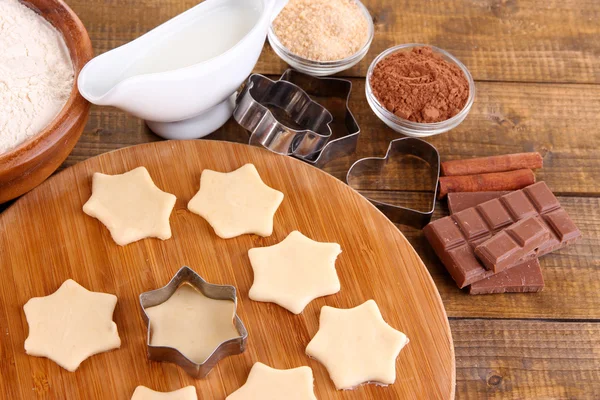 Making cookies on wooden background — Stock Photo, Image