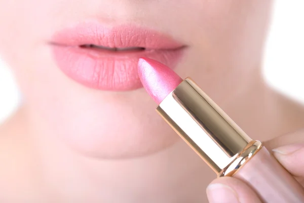 Gyönyörű alkotják a glamour rózsaszín fényes ajkak, közelről — Stock Fotó