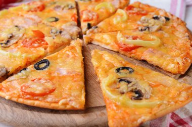 lezzetli pizza üzerinde tablo yakın çekim
