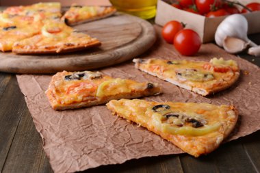 lezzetli pizza üzerinde tablo yakın çekim