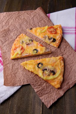 lezzetli pizza üzerinde tablo yakın çekim