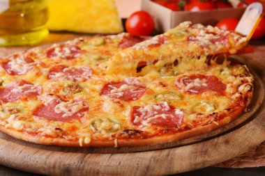 lezzetli pizza üzerinde tablo yakın çekim