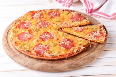 lezzetli pizza üzerinde tablo yakın çekim