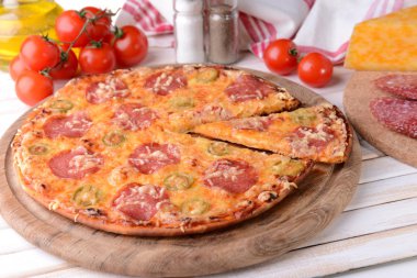 lezzetli pizza üzerinde tablo yakın çekim