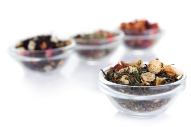 beyaz izole kase kuru çay çeşitleri