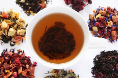 Kuru çay beyaz izole çay