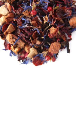 Kuru çay beyaz izole yığını