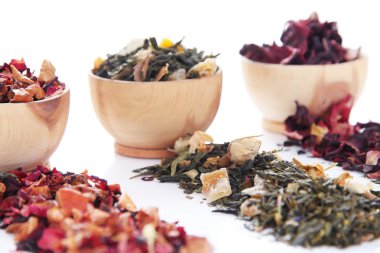 beyaz izole kase kuru çay çeşitleri