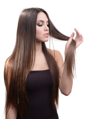 güzel bir genç kadın uzun saçlı beyaz izole