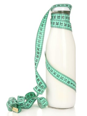ölçme üzerinde beyaz izole bant ile süt şişesi