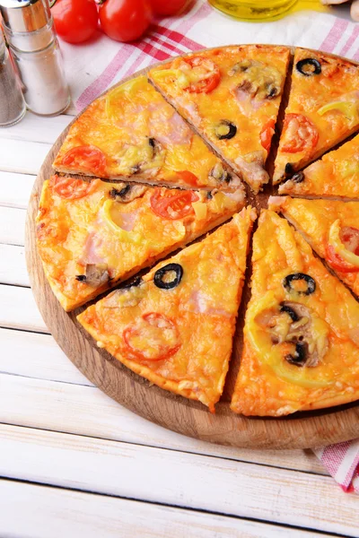 lezzetli pizza üzerinde tablo yakın çekim