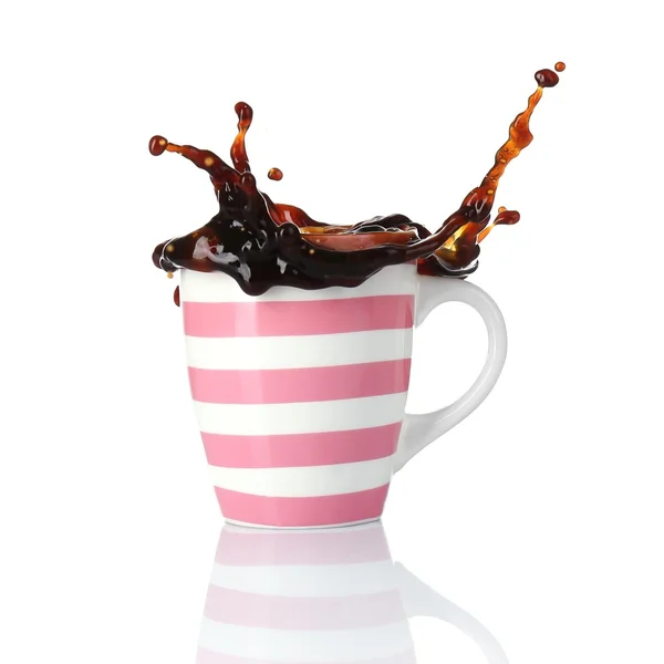 Xícara de café com respingo, isolado em branco — Fotografia de Stock