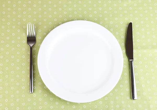 Configuração da tabela no fundo de toalha de mesa colorido — Fotografia de Stock