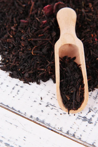 Té seco aromático sobre fondo de madera — Foto de Stock