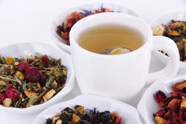 Cup of tea with aromatic dry tea in bowls close up — Stock Photo, Image