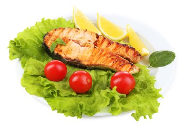 sebzeler, üzerinde beyaz izole lezzetli ızgara somon