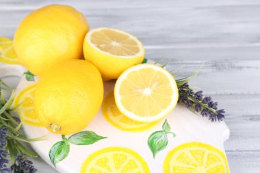 Natürmort taze limon ve lavanta ahşap tablo