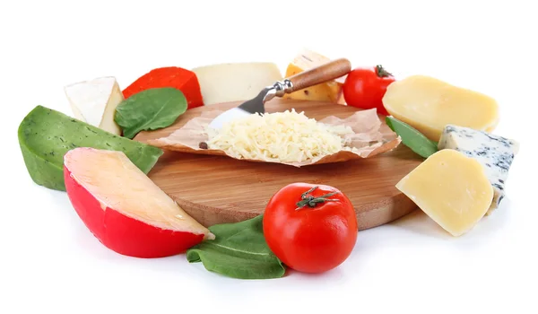 不同的意大利奶酪，孤立的白色衬底上的木板上 — 图库照片