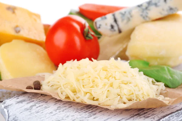 Different Italian cheese on wooden board, close-up — Stock Photo, Image