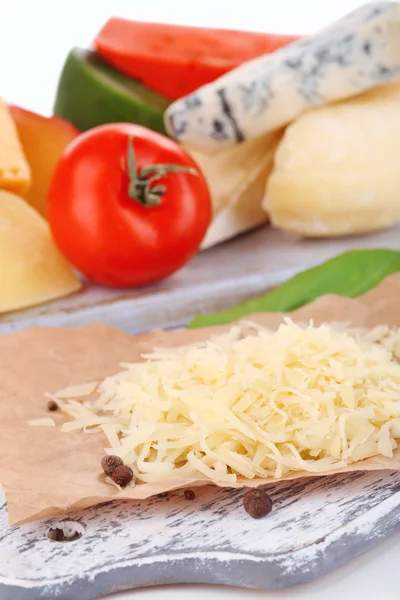 Different Italian cheese on wooden board, close-up — Stock Photo, Image