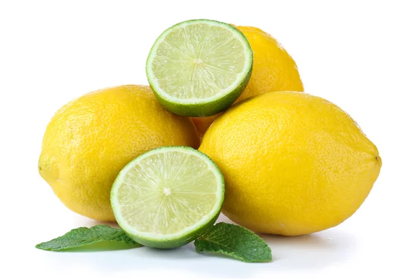 Cytryny i Limy, na białym tle — Zdjęcie stockowe