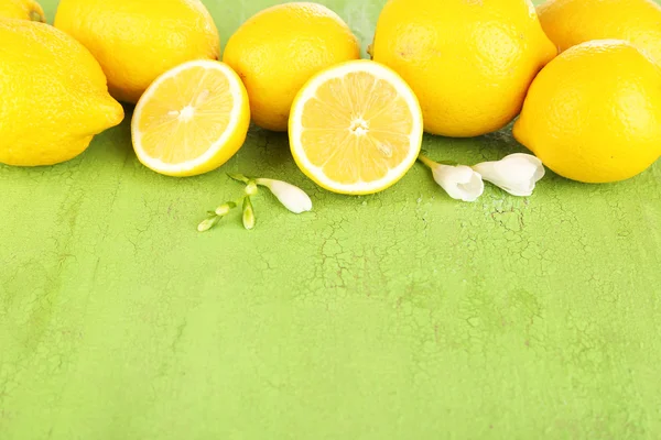 Fresh lemons and lavender on green table — Stock Photo, Image