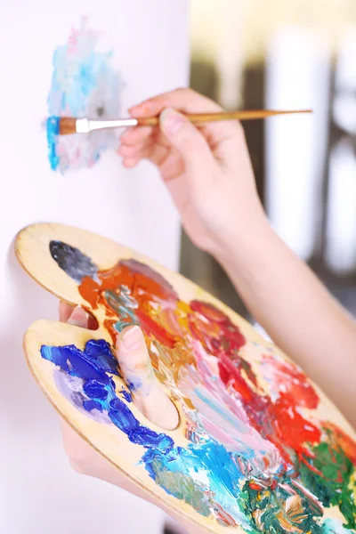 Artist paints picture close-up — Stock Photo, Image