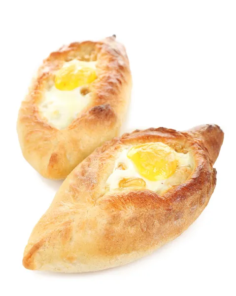 Ajarian khachapuri 흰색 절연 — 스톡 사진