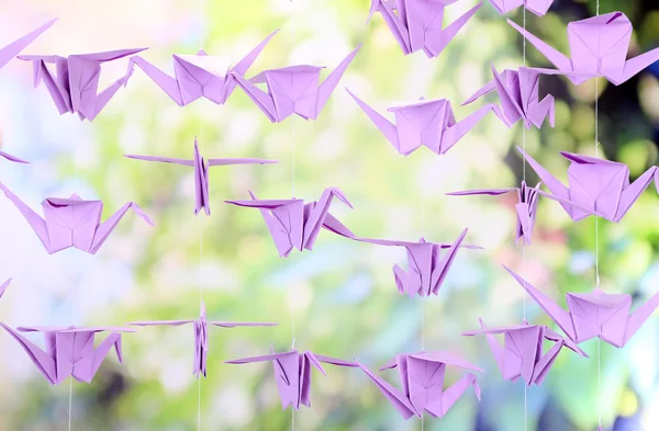 Burung bangau origami pada latar belakang alam — Stok Foto