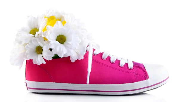 Hermosos zapatos de goma con flores en el interior, aislados en blanco — Foto de Stock