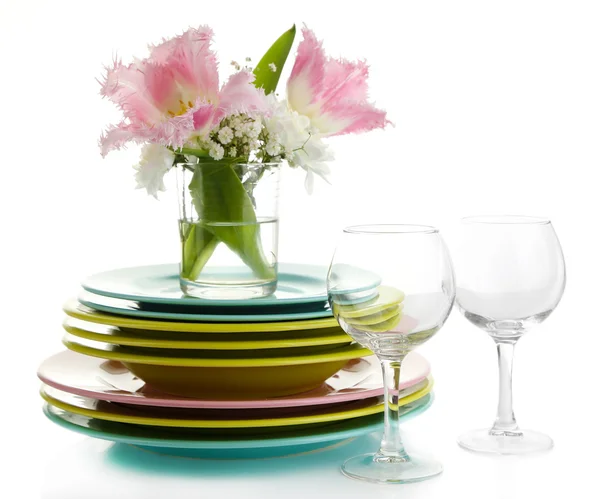 Renkli seramik yemekleri ve çiçekler, üzerinde beyaz izole yığını — Stok fotoğraf