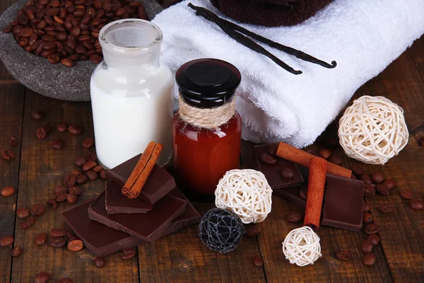 Beautiful chocolate spa setting on wooden table close-up — Stock Photo, Image