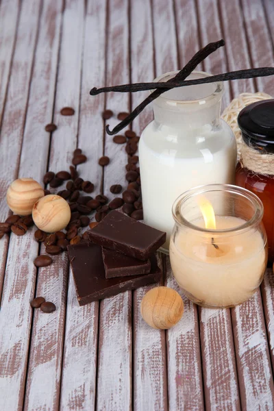 Schöne Schokolade Spa-Einstellung auf Holztisch Nahaufnahme — Stockfoto