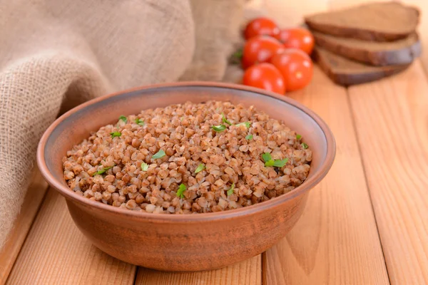 Boiled buckwheat in bowl on table close-up — Stock Photo, Image