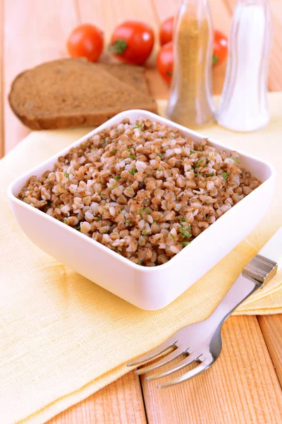 Boiled buckwheat in bowl on table close-up — Stock Photo, Image