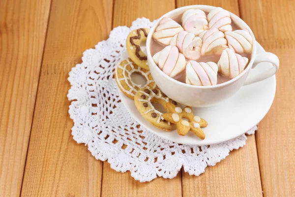 Kopp varm choklad med marshmallows — Stockfoto