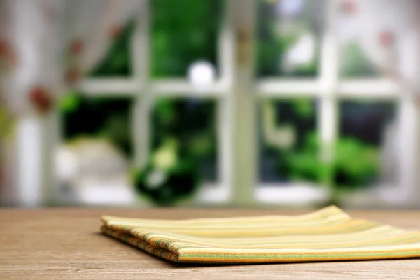 Arrière-plan avec table et nappe en bois — Photo