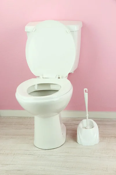 Carta igienica su un gabinetto, primo piano — Foto Stock