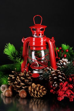 siyah zemin üzerine kırmızı gaz lambası