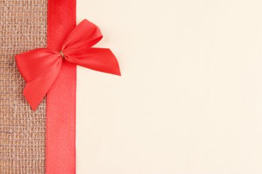 renkli şerit ve yay renk kağıt arka plan üzerinde çul