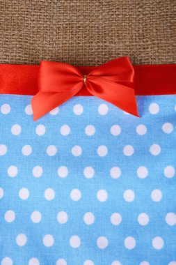 çul renkli şerit ve pruva renk kumaş zemin üzerine