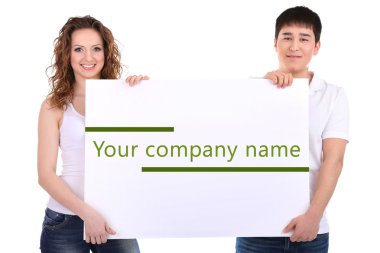 iki güzel genç insanlar boş poster üzerinde beyaz izole holding