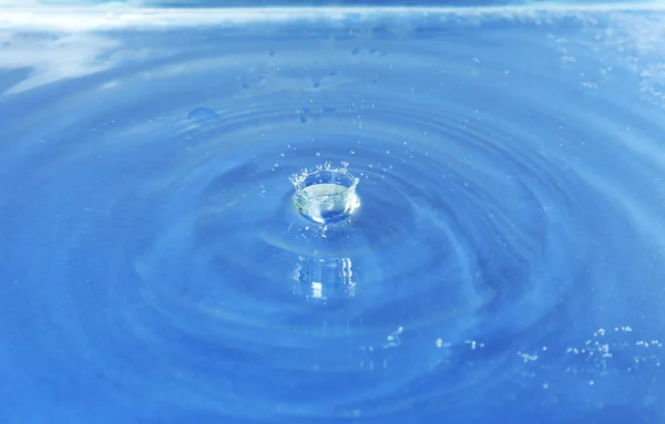Νερό πτώση close-up — Φωτογραφία Αρχείου