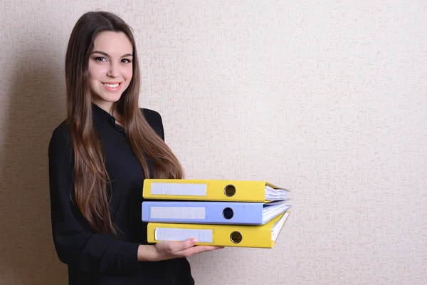 Retrato de mujer de negocios cerca de la pared —  Fotos de Stock