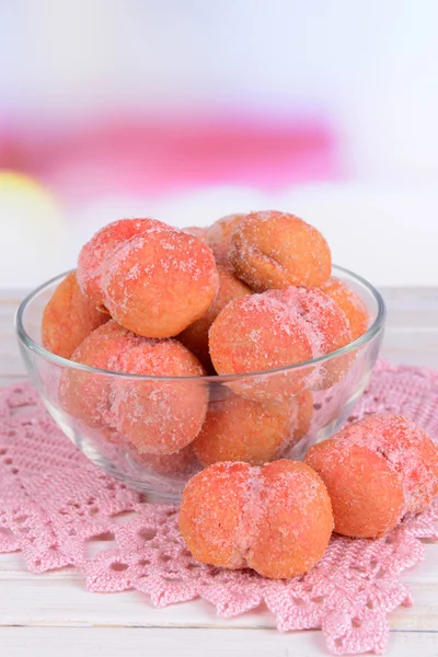 lezzetli kurabiyeler şeftali açık renkli tablo üzerinde