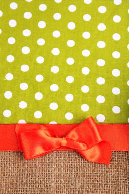 çul renkli şerit ve pruva renk kumaş zemin üzerine